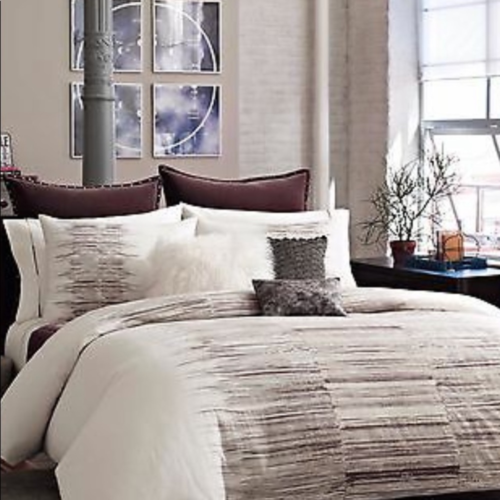 I see a ‘Bachelor pad’. New! Pillow shams